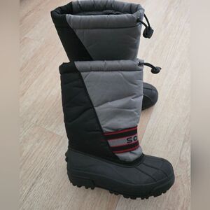 Sorel Snow Chariot Insulated Lined Boots Size Kids 2 Black And Gray